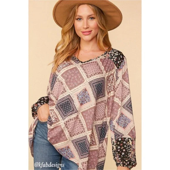 LAST 2! V Neck Bohemian Color Block Bubble Sleeve Knit Top! - Picture 2 of 8